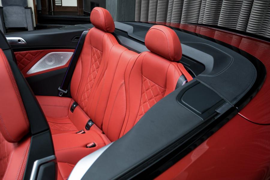 Интерьер BMW M8 Competition Convertible (F91) 2019 года  (фото 17 из 23)
